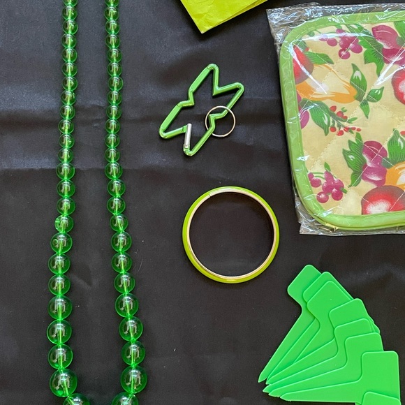 ❗5 For $2️⃣5️⃣ Bundle Sale❗️LIME-YELLOW-GREEN💚NO-MYSTERY💚BOX FULL OF MIXED ITEMS - Picture 13 of 16